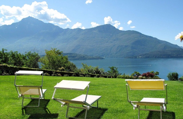 Stunning villa for 4 people with A/C, WIFI, hot tub, TV, terrace, pets allowed and parking