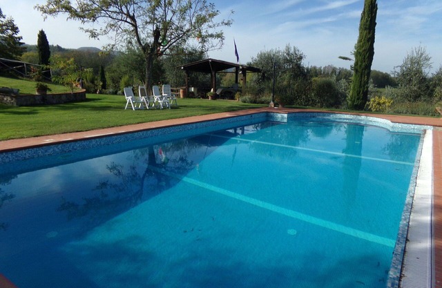 Stunning villa for 6 guests with private pool, WIFI, A/C, TV, patio, pets allowed and parking