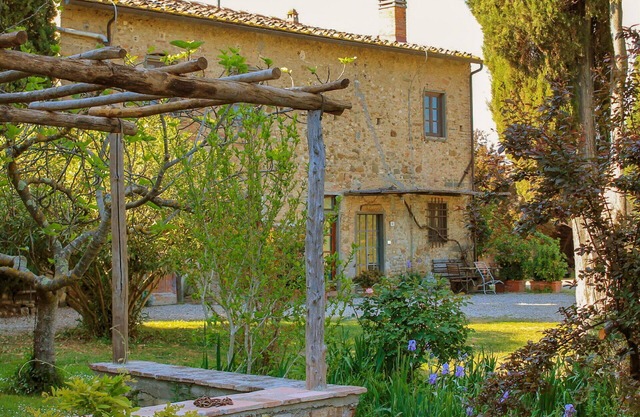 Stunning villa with WIFI, pool, TV, patio, panoramic view and parking, close to Florence