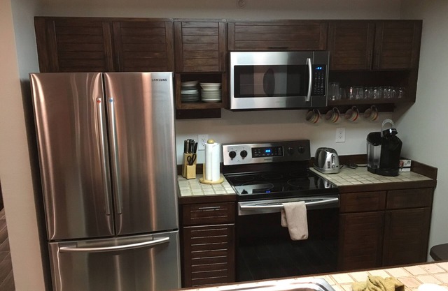 Stunning Walk To Lifts 2 Bathrooms Large Studio! nSTR License:STR20-00124