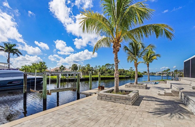 Stunning Waterfront Home - Villa Harbour Hideaway - Roelens