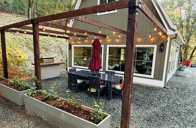 STUNNING Wine Country Cottage on Consumnes River & Pickleball Basketball Court!