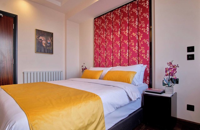 Stylish 2-Room Stay with Scenic Views & Vintage Charm