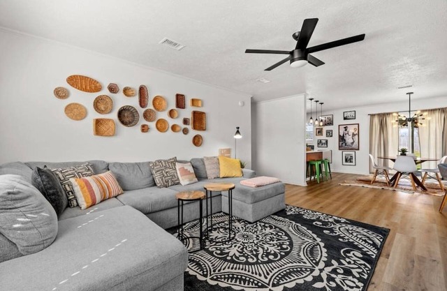 Stylish 3BR/2BA House Minutes from PCB - Book now!