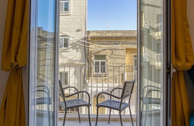 Stylish 3BR home with large terrace in Mosta