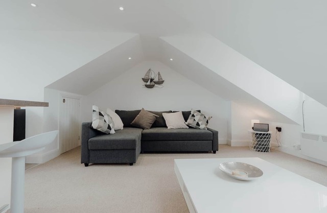 Stylish and Modern 2-Bed Apartment in Herne Bay