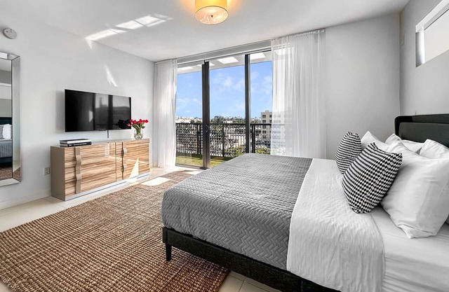Stylish and Spacious 2BD Terrace Apt | Balcony, Kitchen and Daily Housekeeping
