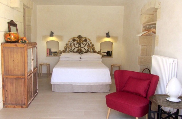 Stylish Apartment with Private Terrace and Garden and access to a large Pool