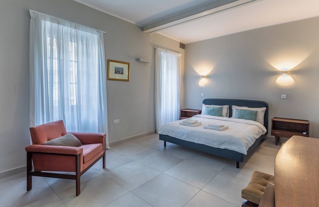 Stylish Floriana Retro Pad