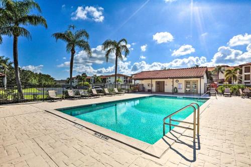 Stylish Fort Myers Condo about 2 Mi to Beaches!