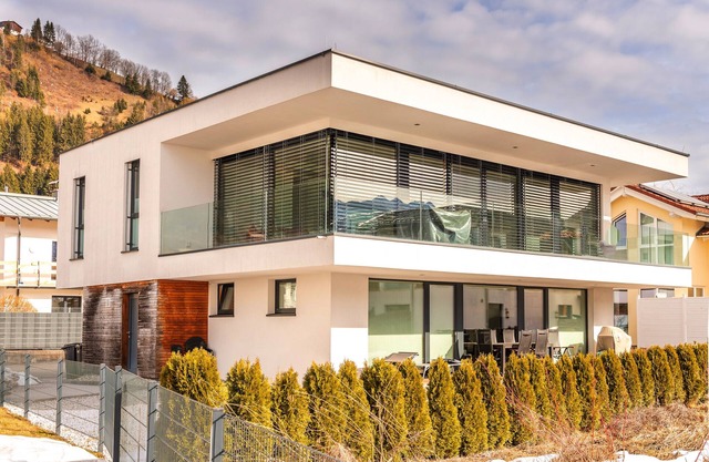 Stylish house consisting of only two units; all-round panoramic views