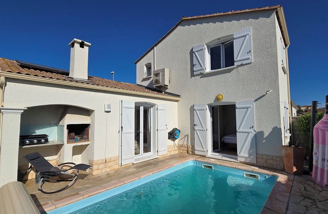 Stylish house with medit. Garden, AC, barbecue, private + heated. Pool and W-Box