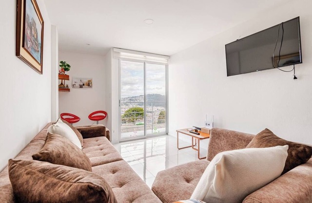 Stylish & Modern Apartment near old town, panoramic view and secure parking
