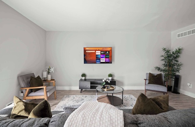Stylish & Modern Unit Prime Location & Comfort