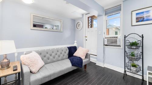 Stylish Ottawa Getaway for 6