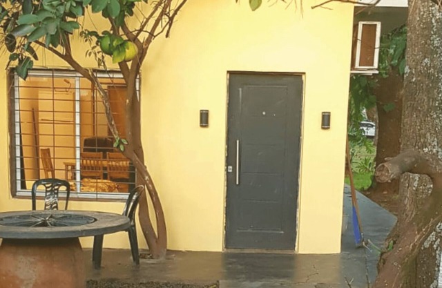 Stylish Retreat with Parking at the Entrance to City