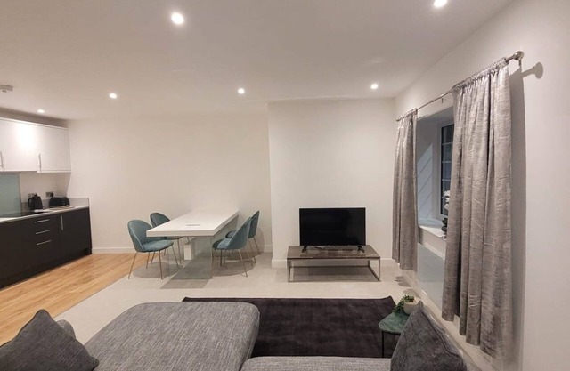 Stylish Spacious 1 Bed Flat Rochester Strood Located Centrally