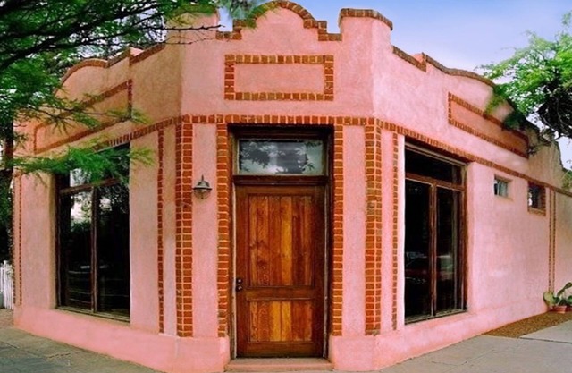 Stylish Spacious Converted Bakery★Best Downtown Location★ Walk to Everything