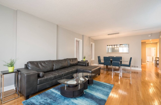 Stylish & Spacious Shaw Retreat: King Bed, Hardwood Floors, Near Attractions
