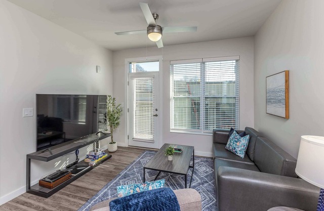 Stylish & Spacious Stay Near The Banks!