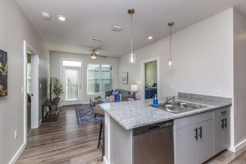 Stylish & Spacious Stay Near The Banks