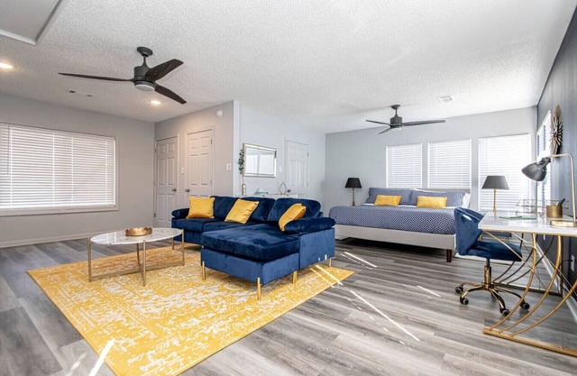 Stylish Studio, steps to Oaklawn