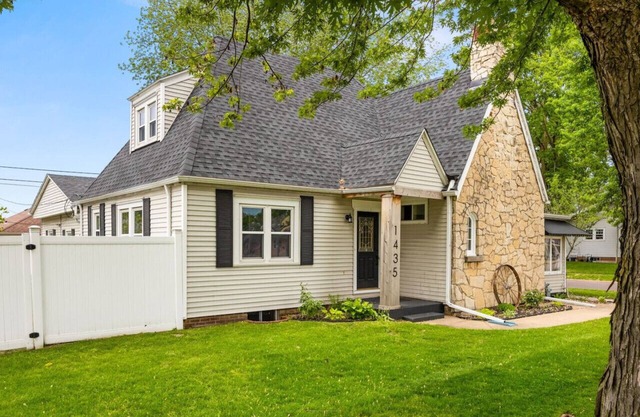 Suburban Sanctuary: 3BD Perfect for Long Stays