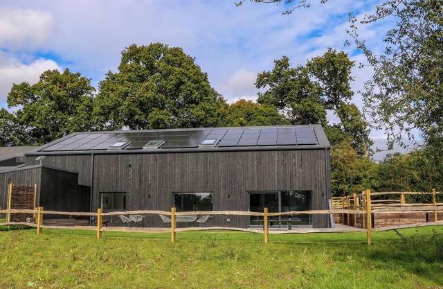 SUETTS FARM BARNS, family friendly, with a garden in Bishop's Waltham