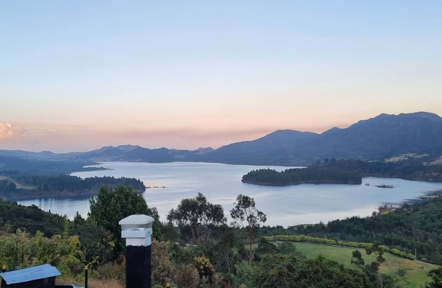 Suite 2 with view of the Neusa reservoir