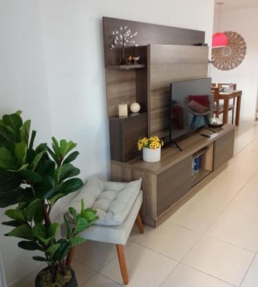 Suite, 2quartos, cozinha completa, varandão, 2 vagas de garagem