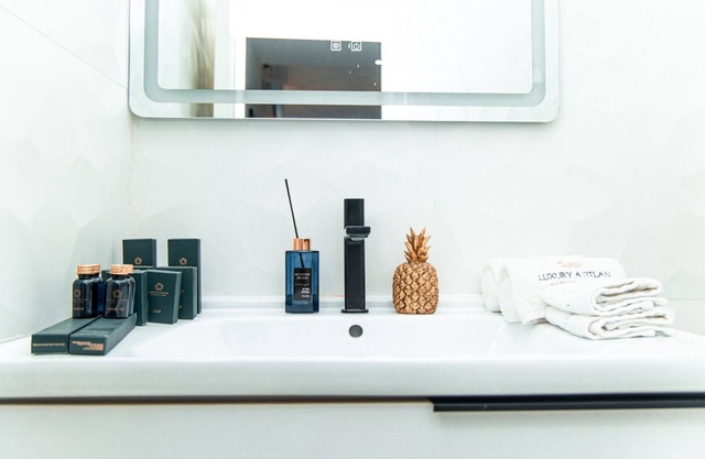 Suite 6 By Luxury Suites