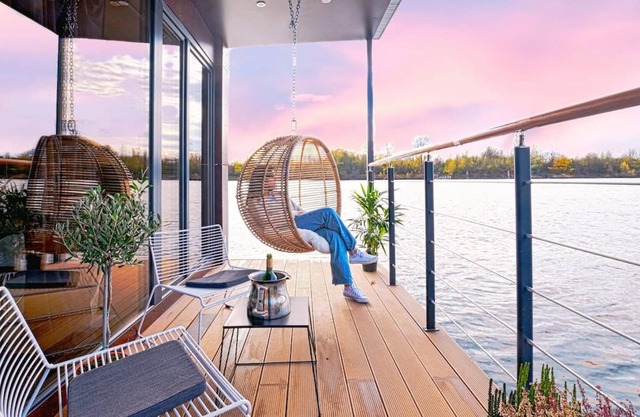Suite 5*: Nid d'amour sur l'eau avec Jacuzzi