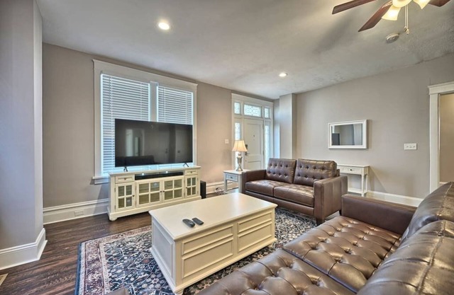 Suites on Seneca - Lovely 2 Bed/1 Bath Apartment