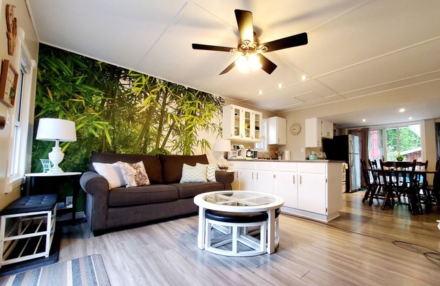 Summer Beach Cottage 2min→beach @ Bamboo Chalet ~ steps from the beach n