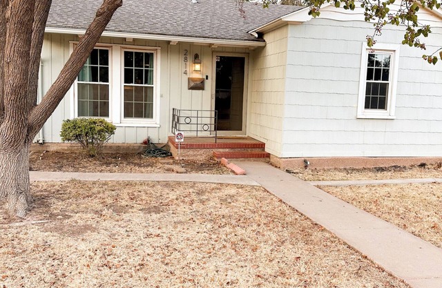 Sun's Up, Gun's Up 2 bedroom Cottage in Lubbock TX in Tech Terrace
