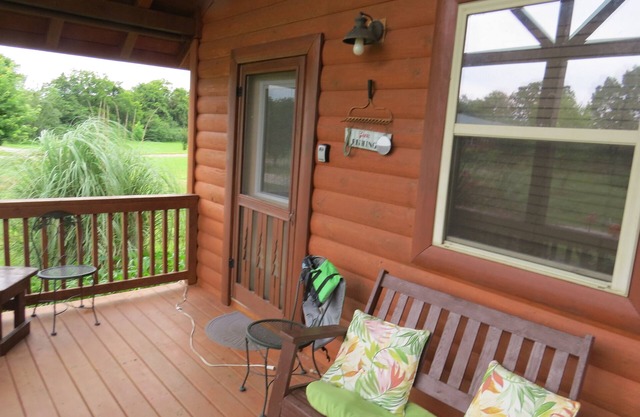 SUNDANCER CABIN CADDO RIVER! GREAT GETAWAY ! River Access!
