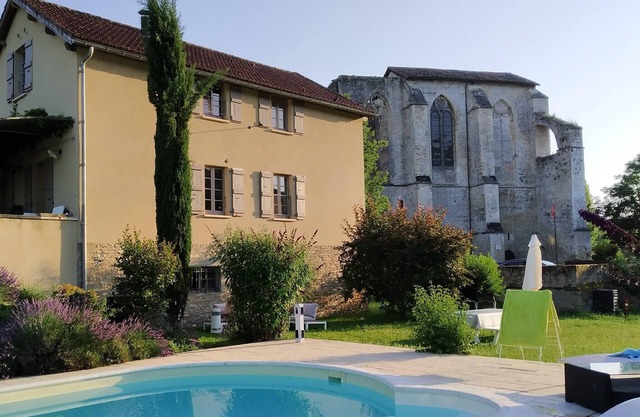Sunflower Valley Villa, Léobard