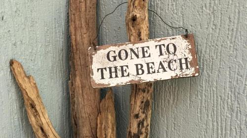 'Sunidaze House Beachside' by Accom Holidays