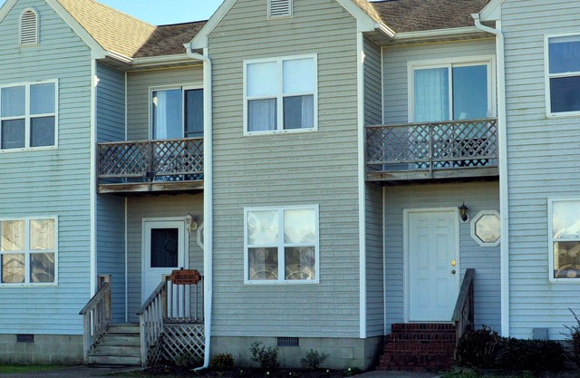 Sunkissed Bliss - 2BR Townhouse - Close to Beach, NO LINENS