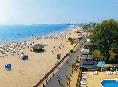 Beach Plaza 