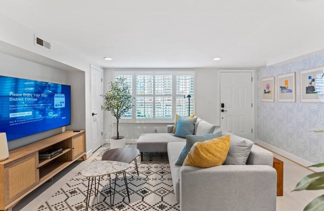 Sunny DC Garden Home | Spacious 1BR/1BA #DCottage