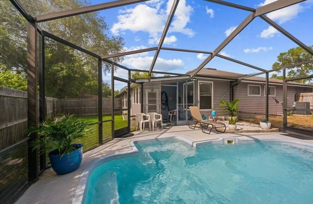 Sunny Florida home with a pool