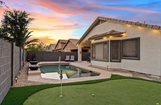 Sunny Poolside Golf Haven, 4-Bedroom with Pool
