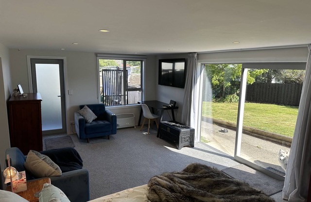 Sunny self contained Studio in Mosgiel