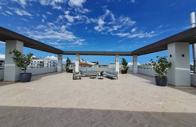 Sunny & Serene 4BR Retreat With Private Roof