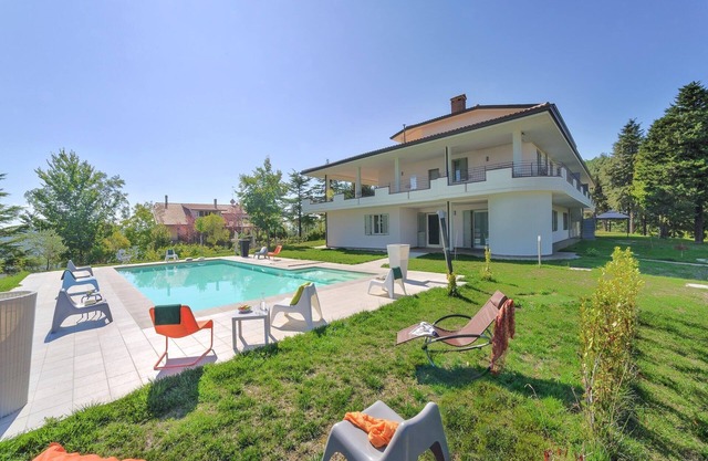 Sunny Stay in Tavullia Hills