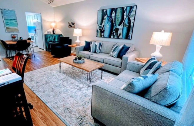 Sunnyside Villa-FREE beach pass! 2 King Bedrooms, Garage, Near Marshwalk!