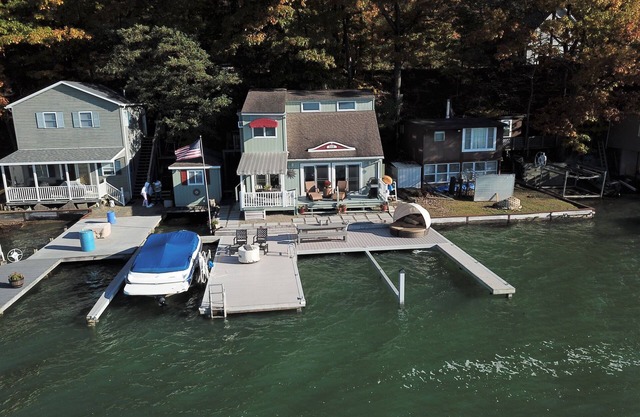 SunRae Hideaway-Lake home, steps to the water on Keuka's east side!