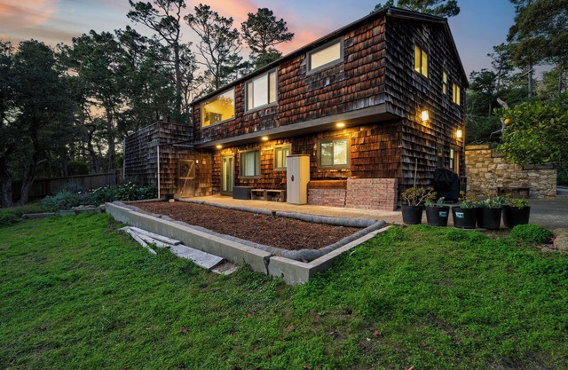 Sunridge Lookout by AvantStay | Big Backyard Oasis + Patio, Central Location