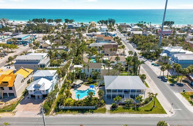 SunSalt Cottage~5 min to Beach, Shops & Restaurants~PrivatePool